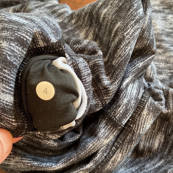 Lululemon Wunder Under Hi-Rise Crop Dramatic Static White Black Size 4 - Picture 10 of 10